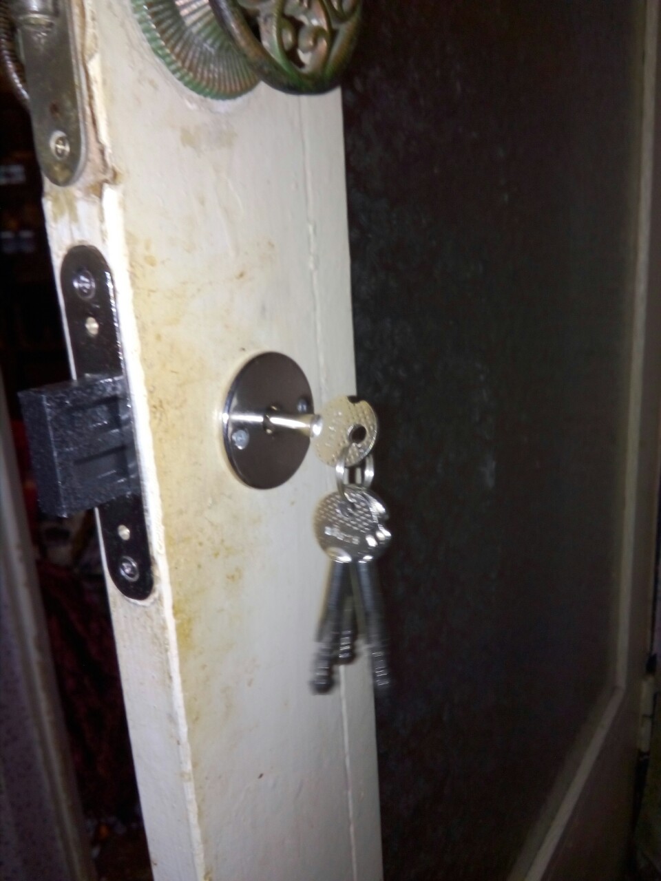 Установка дверных замков